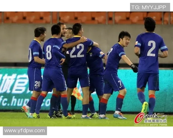 山东鲁能与杭州绿城激战足协杯决胜时刻谁能笑到最后 山东鲁能与杭州绿城激战足协杯决胜时刻谁能笑到最后